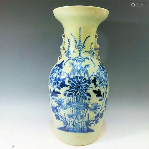 CHINESE ANTIQUE CELADON GROUND BLUE WHITE VASE - 19TH