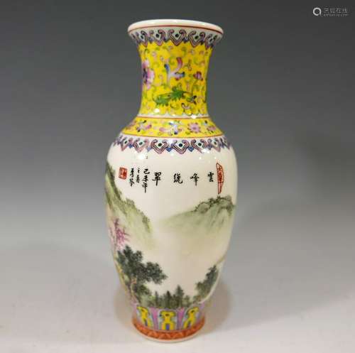 CHINESE ANTIQUE FAMILLE ROSE VASE - REPUBLIC PERIOD