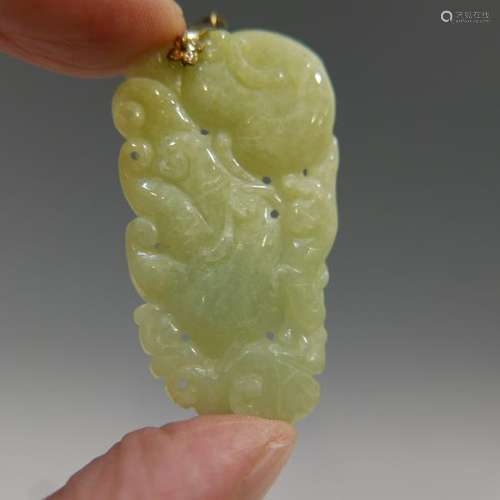 CHINESE JADEITE PENDANT