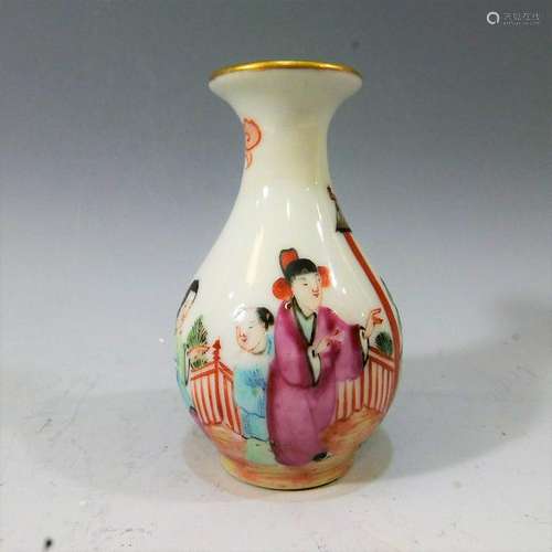 CHINESE ANTIQUE ROSE MEDALLION MINI VASE - 19TH CENTURY