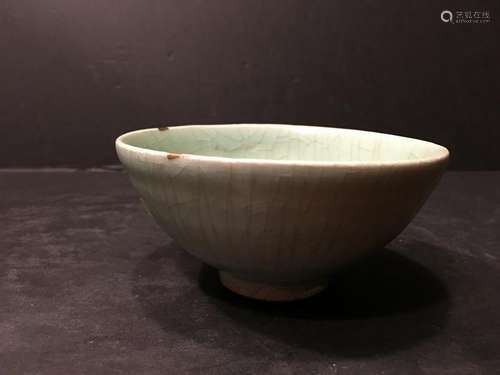 ANTIQUE Chinese Celadon LONGQUAN BOWL, YUAN.  4 3/4