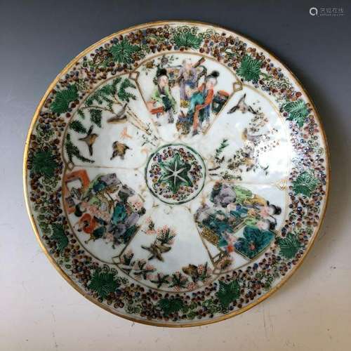 A CHINESE ANTIQUE FAMILLE-ROSE PLATE