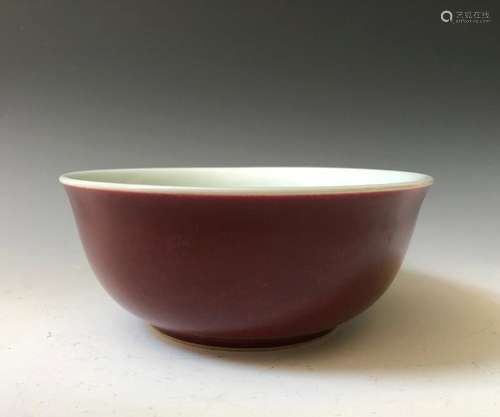 A CHINESE ANTIQUE RED GLAZED BOLW, MARKED.