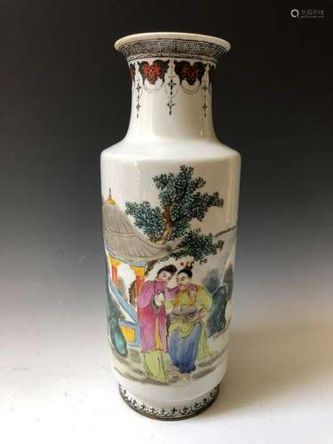 A FAMILLE ROSE FIGURES PORCELAIN  VASE, REPUBLIC PERIOD