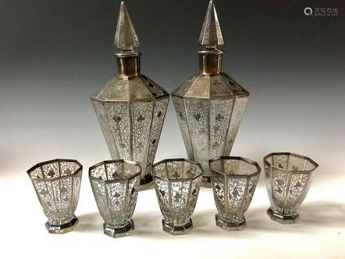 A SET OF ANTIQUE SILVER  CRYSTAL GLASSE OF CONTAINERS