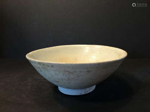 ANTIQUE Chinese pottery bowl, Tang dynasty. 6 3/4