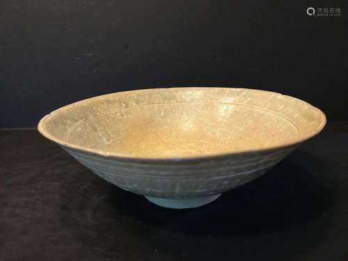 ANTIQUE Large Chinese bowl, Tang dynasty. 7 1/2