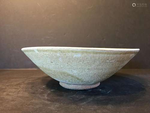 ANTIQUE Large Chinese bowl, Tang dynasty. 7 1/2