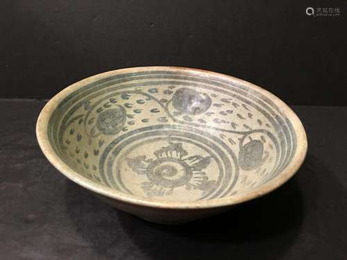 ANTIQUE Thai  Sawankhalok Flower BOWL, 7 1/4