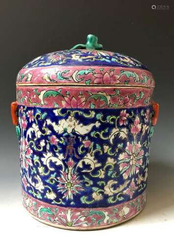 A CHINESE ANTIQUE FAMILLE-ROSE JAR