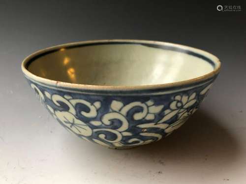 A CHINESE ANTIQUE BLUE AND WHITE BOWL. MING PERIOD