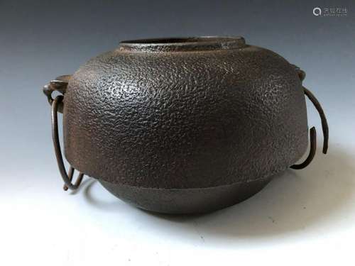 A JAPANESE OLD IRON POT.