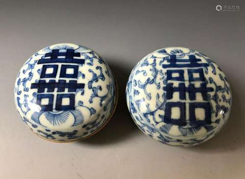 A PAIR OF CHINSES BLUE AND WHITE BOXES,19TH