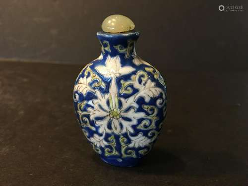 OLD Chinese Famille Rose flowers Snuff Bottle, Qianlong