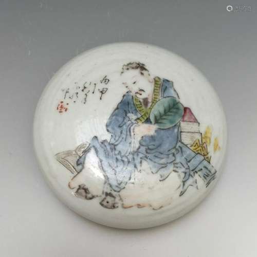 CHINESE ANTIQUE FAMILL ROSE PORCELAIN BOX AND COVER,