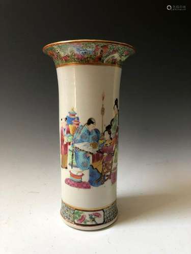 CHINESE ANTIQUE  FAMILLE ROSE FIGURES PORCELAIN  VASE