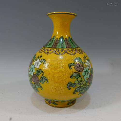 CHINESE YELLOW GROUND FAMILLE VERTE VASE - KANGXI MARK