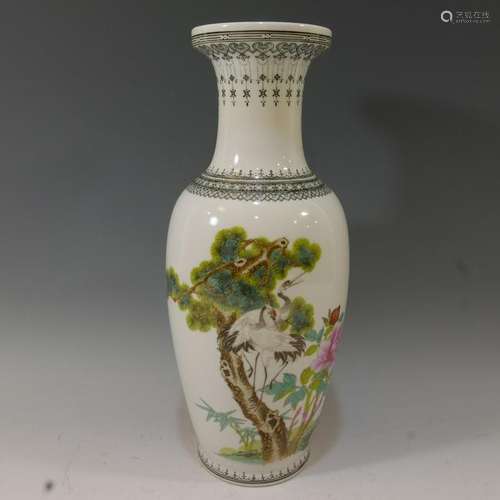 CHINESE FAMILLE VERTE VASE - REPUBLIC PERIOD