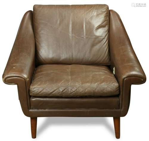 Danish Modern brown leather lounge chair