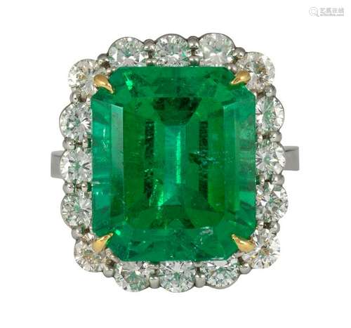 Emerald, diamond and 18k yellow gold platinum ring