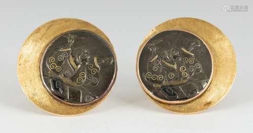 Pair of shakudo and 14k yellow gold cufflinks