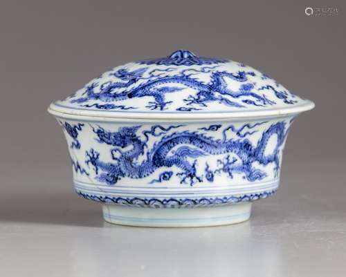 A Chinese blue and white bowl and cover