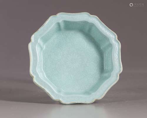 A Chinese fiolate sky blue dish