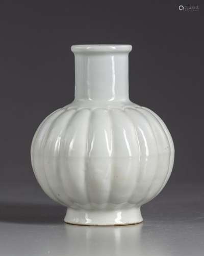 A Chines white glazed lobbed vase