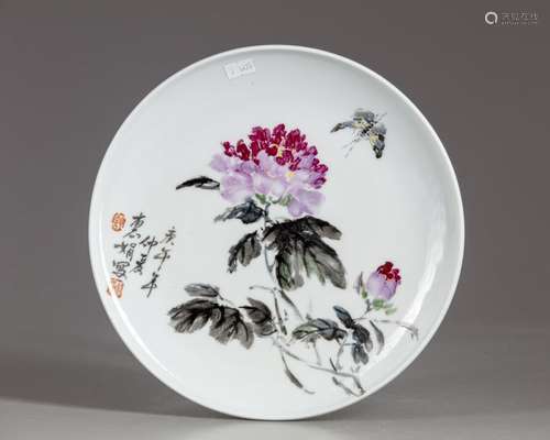 A Chinese chrysanthemum porcelain dish