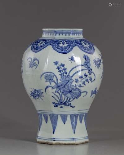 A Chinese octagonal blue and white vase