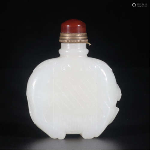 CHINESE WHITE JADE ELEPHANT SNUFF BOTTLE