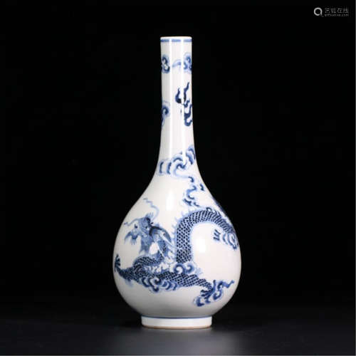 CHINESE PORCELAIN BLUE AND WHITE DRAGON VASE