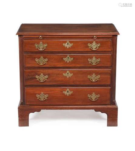 A George III mahogany chest of drawers, circa 1780…