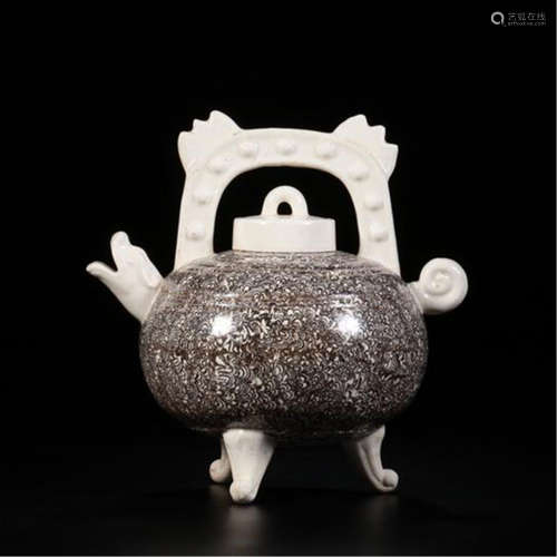 CHINESE PORCELAIN TWISTED GLAZE HANDLE TRIPLE FEET TEA POT