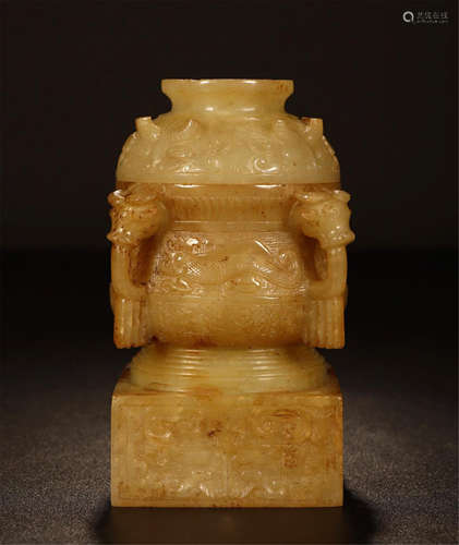 CHINESE ANCIENT JADE LIDDED VASE ON STAND