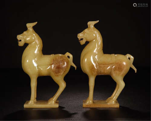 CHINESE YELLOW JADE HORSE TABLE ITEM