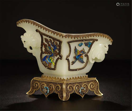 CHINESE JADE JUE CUP WITH GILT SILVER ENAMEL DECROTATION