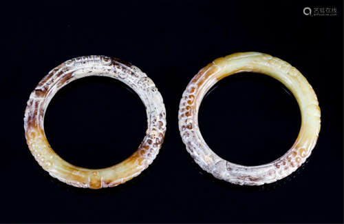 PAIR OF CHINESE NEPHRITE JADE BANGLE