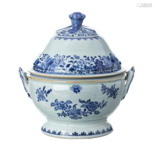 Blue White Chinese Porcelain Tureen, Qianlong