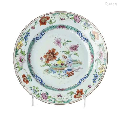 Chinese Porcelain 'objects and flowers' plate, Qianlong