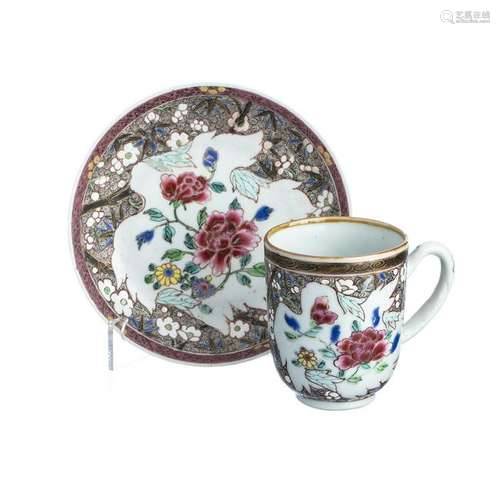 Chinese Porcelain Coffee can and saucer, Yongzheng