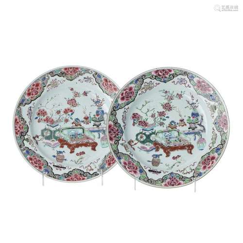 Pair of Chinese 'flower vases' plates, Yongzheng