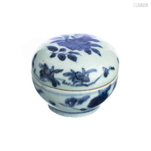 Cosmetic Box in chinese porcelain, Ming