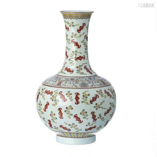 Chinese Porcelain 100 bat Vase, Republic