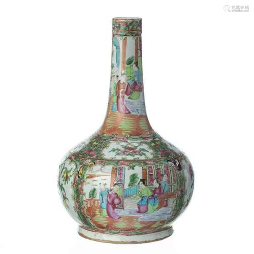 Mandarin bottle in Chinese porcelain