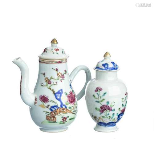 Milk jug and tea caddy in chinese porcelain, Qianlong