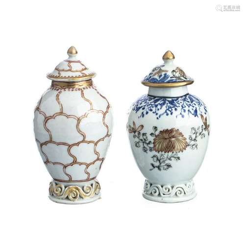 Two tea caddys in chinese porcelain, Qianlong