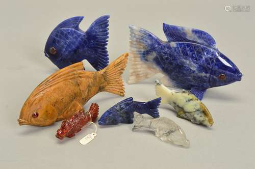 A SELECTION OF CARVED FISH ORNAMENTS, to include a medium sized carved sodalite fish, measuring