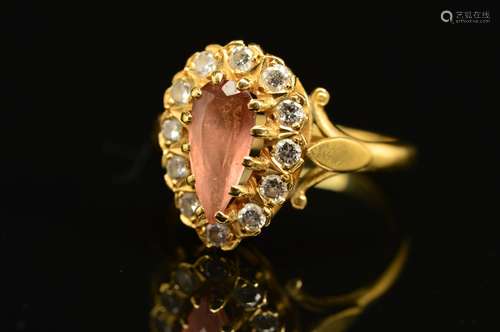 A LATE 20TH CENTURY PINKISH/BROWN TOPAZ AND DIAMOND PEAR SHAPE CLUSTER RING, topaz measuring