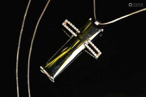 A MODERN DIAMOND AND GREEN TOURMALINE LARGE CROSS PENDANT, centring on a long rectangular tourmaline